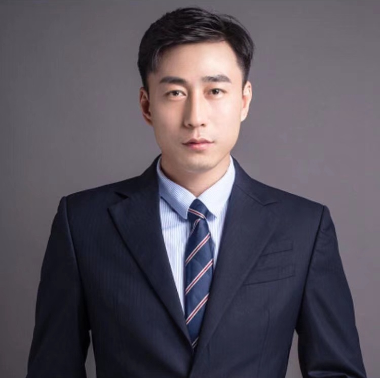 叶素华 视觉与舞美负责人